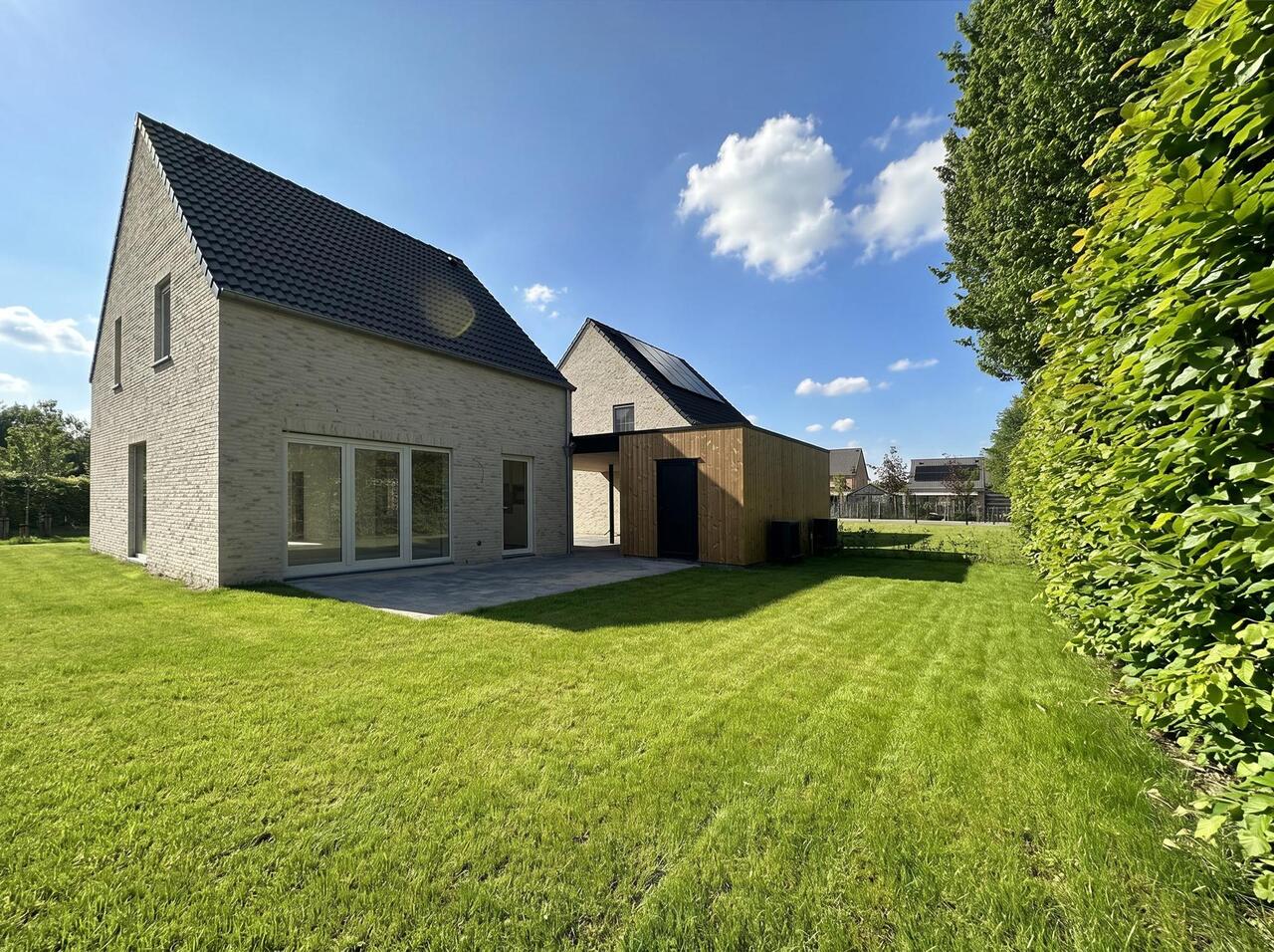 Nieuwbouwproject Dorpsloop, Halle Zoersel, tuin, terras, tuiberging