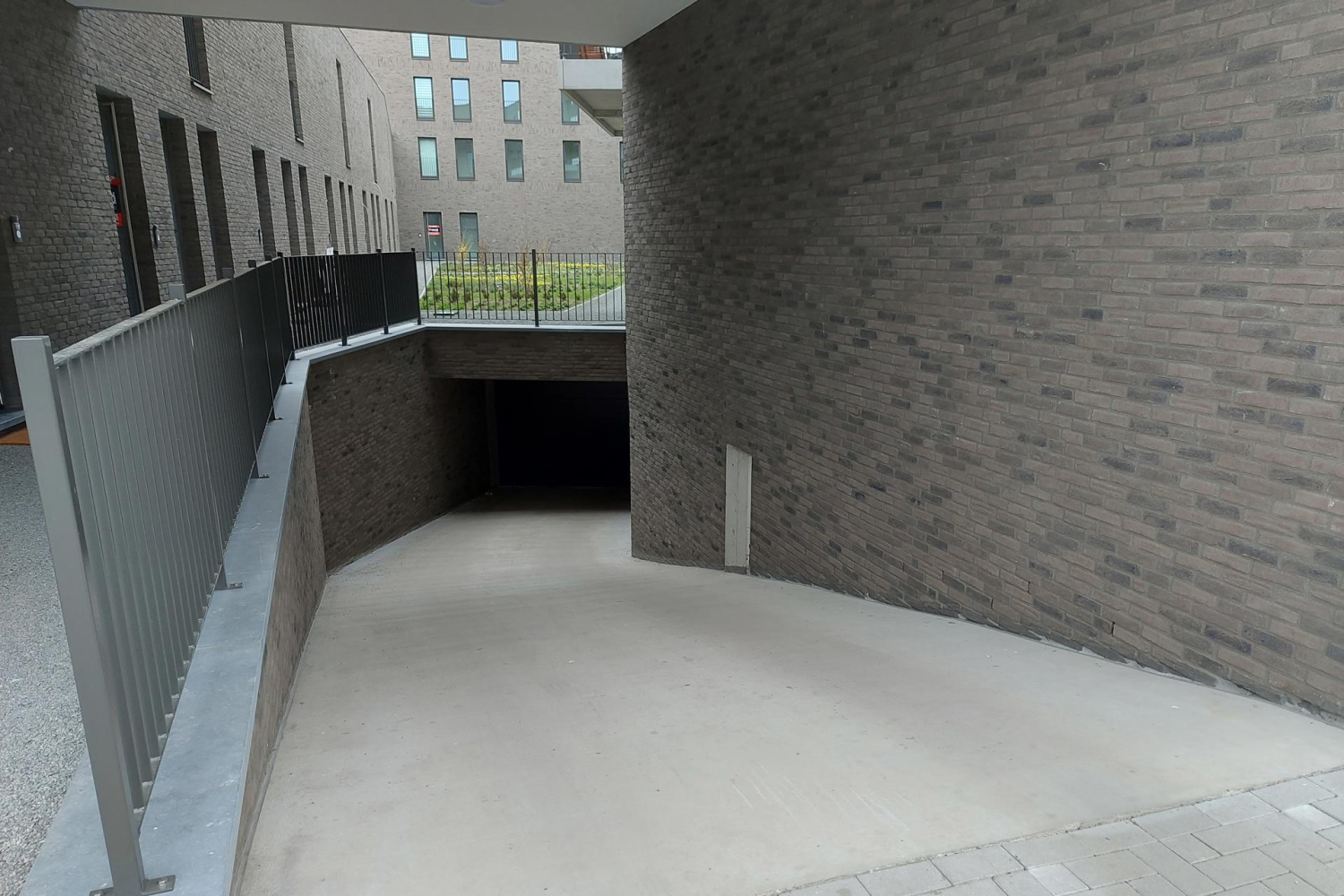 te huur garage parking geel meuldersplein 2 18